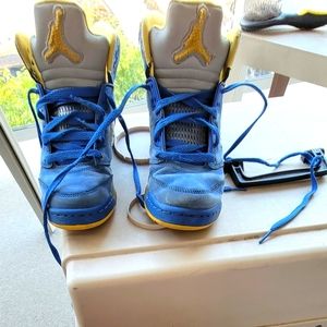 Air Jordan 4s grade school